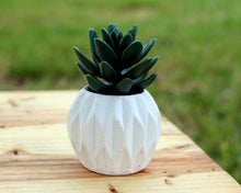 Load image into Gallery viewer, Diamond Design Mini Planter / Pot