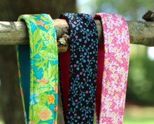 Load image into Gallery viewer, Modern Floral Wristlet Key Fobs