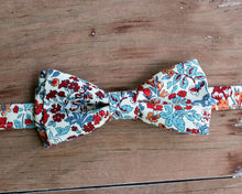Load image into Gallery viewer, Men's Liberty of London Winter Flower Show Wisley Cotton Bow Tie