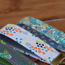 Load image into Gallery viewer, Floral Wristlet Key Fob