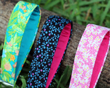 Load image into Gallery viewer, Modern Floral Wristlet Key Fobs