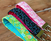Load image into Gallery viewer, Modern Floral Wristlet Key Fobs
